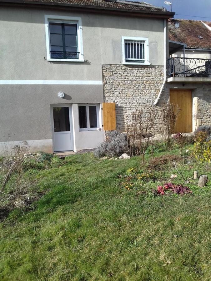 Agreable Chambre Meublee, Vue Sur La Vallee De L'Auxois Villy-en-Auxois Exterior photo